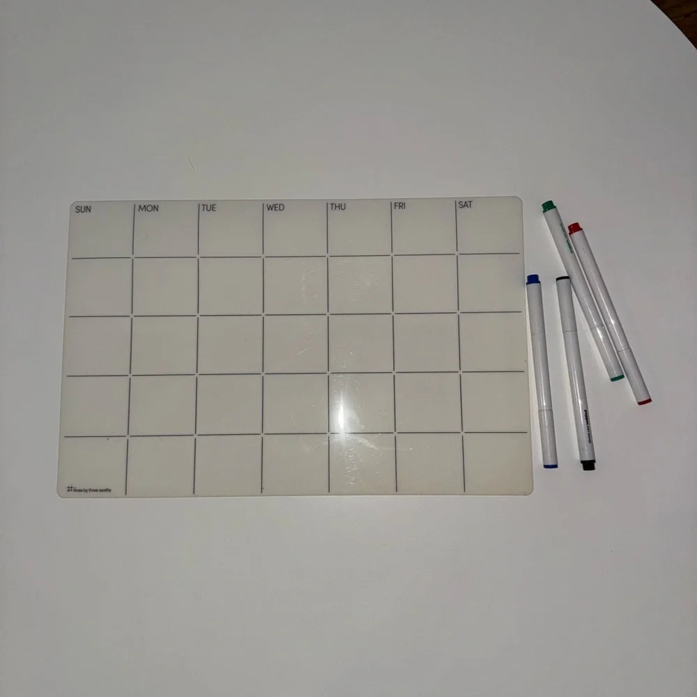CALENDAR WITH 4 MARKERS